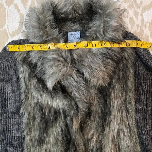 Kate Landry Faux Fur Collar Cropped Cape Knit Sleeves Gray Size M Acrylic & Wool - Picture 11 of 13